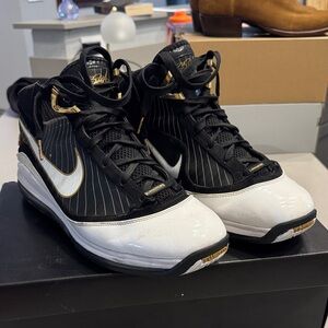 Nike LeBron 7